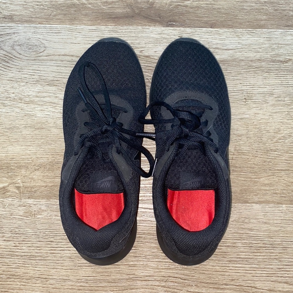 All Black Nike Roshe